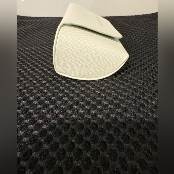 Michael Kors White Eyeglass Case - Picture 4 of 7